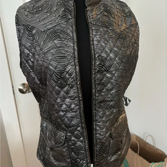 Roper Black Button-Up Shirt with Beige Embroidery🖤 - Picture 2 of 9